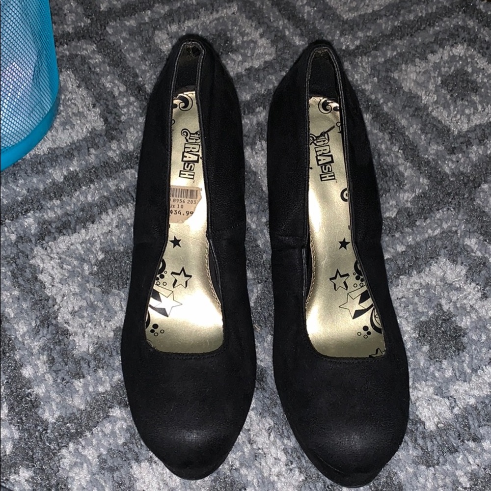 Brash Black pumps